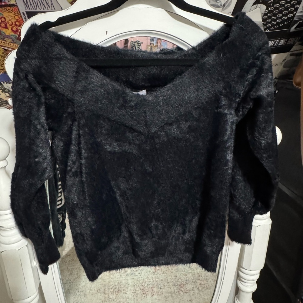 ✅Chelsea28 Black Off-the-Shoulder Sweater